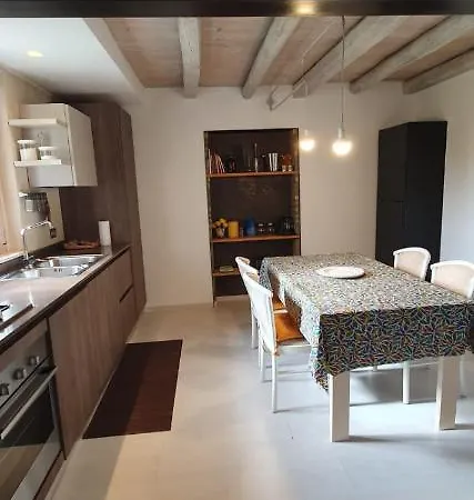 Nyaraló Tredis *
